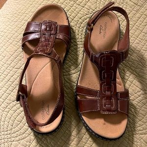 Clark’s size 8M brown leather sandals